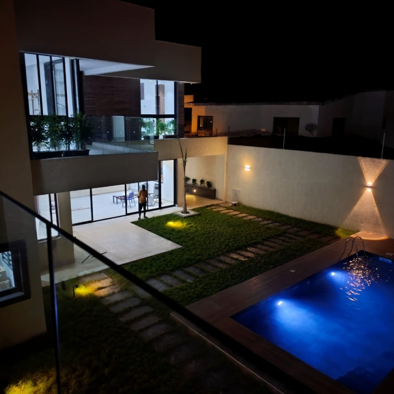 villa Duplex haut standing connecté à nouveau CHU Angré