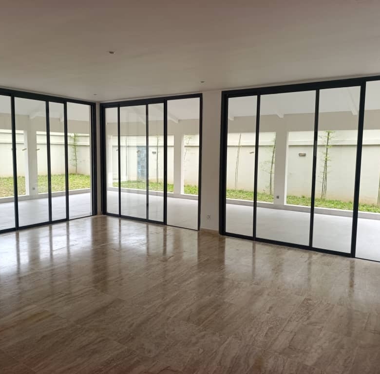 Villa Triplex de luxe situé à cocody 7 ème tranches