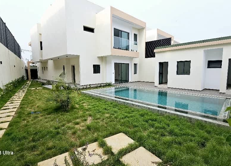 Des Villas duplex de 7 pièces + 2 indépendantes haut de gamme avec piscine à la Riviera Abatta