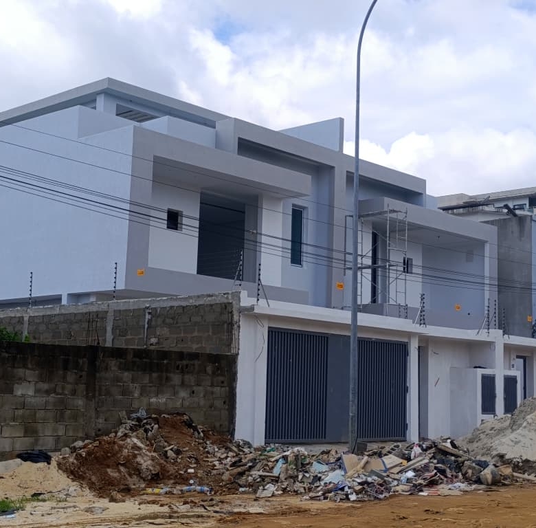 Villas duplex haut standing avec piscine Djorobité