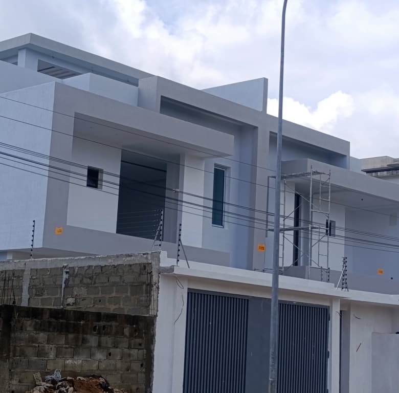 Villas duplex haut standing avec piscine Djorobité